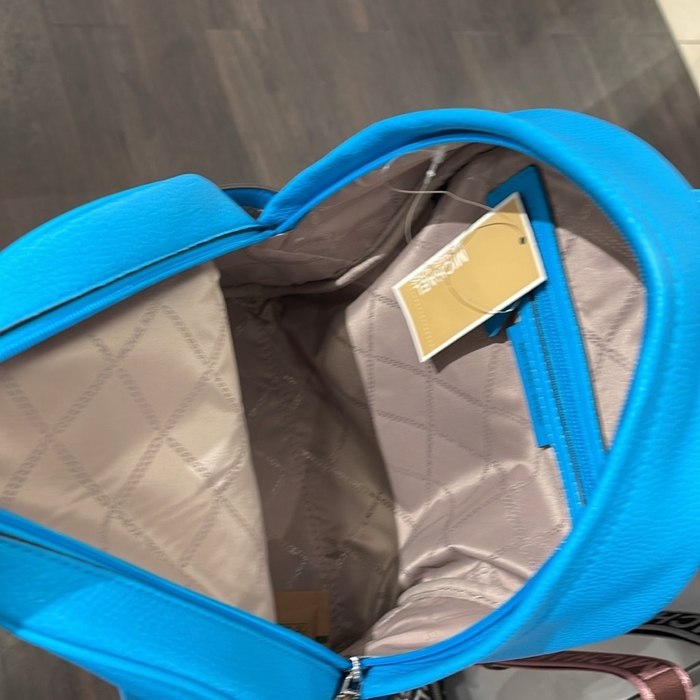 Michael Kors Bex Medium Pebbled Leather Backpack
COLOR SANTORINI BLUE
NWT - Picture 12 of 16